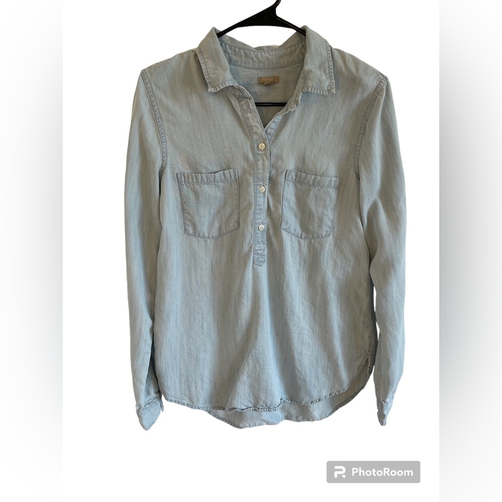 Aerie Women’s XS Long Sleeve Chambray Quarter Button Down Shirt Light Denim